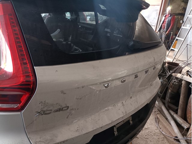 Задні двері багажника 31690700 VOLVO