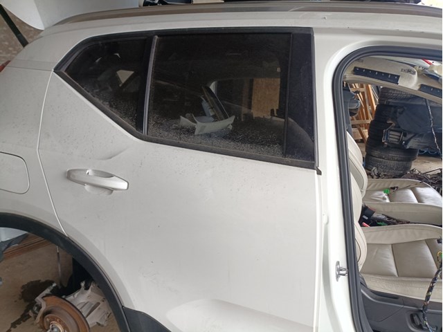 Двері задні в зборі 32133740 VOLVO