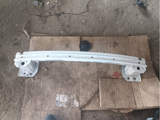 Буфер бампера заднього 32321878 VOLVO