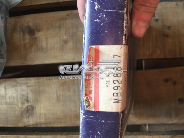 Передні гальмівні колодки MB928817 MITSUBISHI