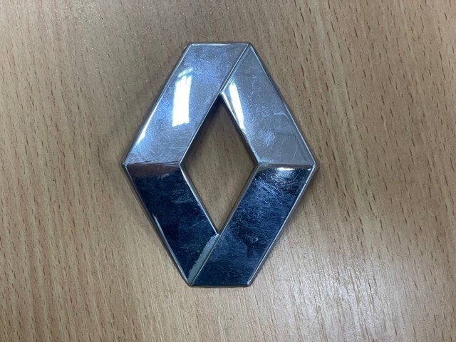 Фірмовий значок на кришку багажника 8200469132 RENAULT