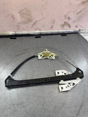 Склопідйомник задніх лівих дверей 8V4839461 VAG