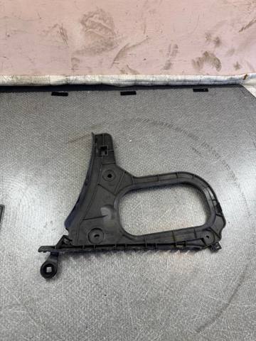 Напрямна заднього бампера, права 8V5807378A VAG