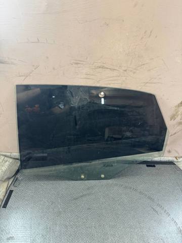 Скло заднє ліве 8V5845205 VAG