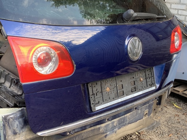 Задні двері багажника Volkswagen Passat B6