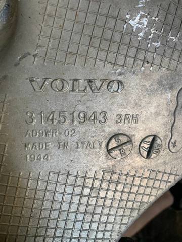 Важіль задньої підвіски нижній, правий 31451943 VOLVO
