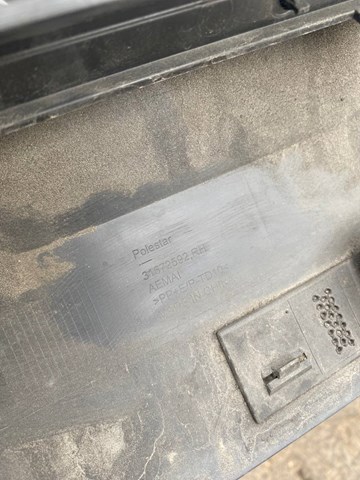 Накладка зовнішня (молдинг) порога, правий 31672592 VOLVO