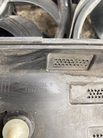 Накладка задніх правих дверей, нижня 31672648 VOLVO