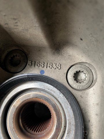 Кулак поворотний передній правий 31681838 VOLVO