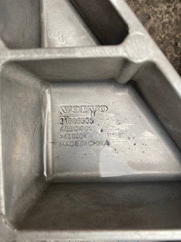 Балка кріплення двигуна 31686305 VOLVO