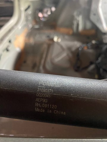 Амортизатор ляди 31690371 VOLVO