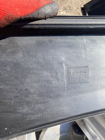 Водостік лобового скла, жабо 31694300 VOLVO
