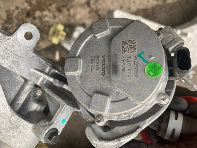 Водяний насос охолодження електричний додатковий 32257968 VOLVO