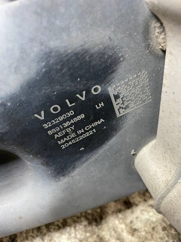 Важіль/тяга задньої підвіски подовжній нижній, правий 32329031 VOLVO