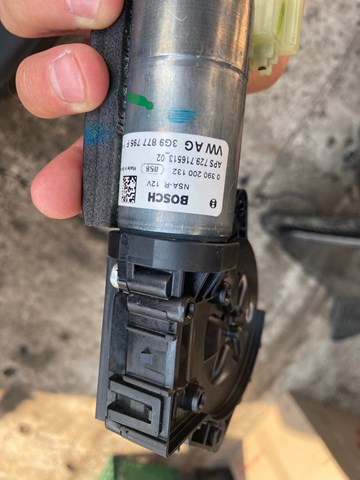 Мотор приводу люка 3G9877795F VAG