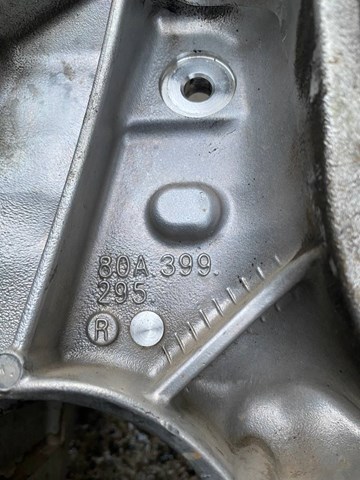 Кронштейн передньої балки 80A399295 VAG