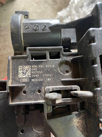 Коробка запобіжників 80A941823A VAG
