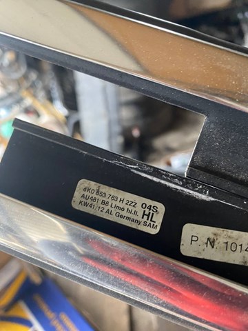 Молдинг опускного скла двері задньої, лівої 8K0853763H VAG