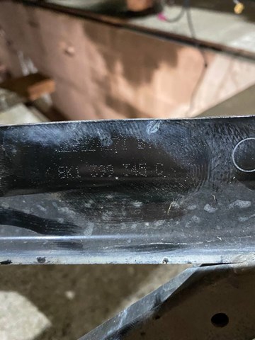 Підсилювач переднього підрамника 8K1399345C VAG