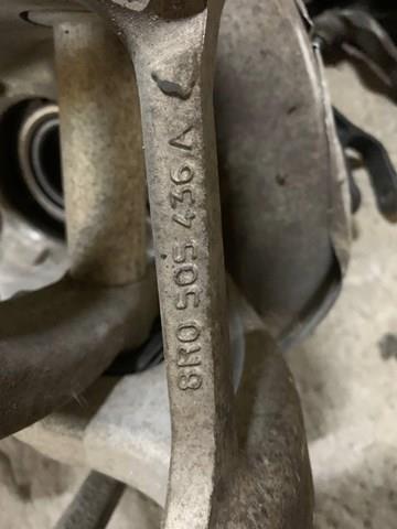Кулак поворотний правий 8R0505436A VAG