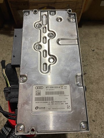 Підсилювач звуку аудіосистеми 8T1035223A VAG