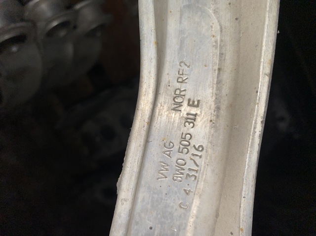 Балансир задній нижній 8W0505311E VAG