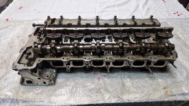 Головка блоку в зборі c распредвалами 11127607838 BMW