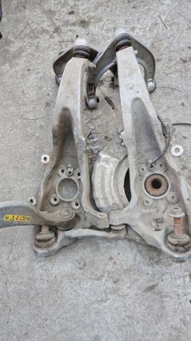 Кулак поворотний передній лівий 31216777751 BMW