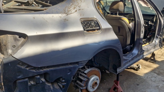 Крило праве заднє 41217240488 BMW