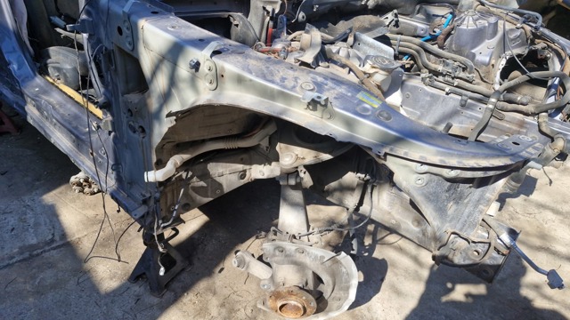 Стійка кузова передня, права 41217240546 BMW