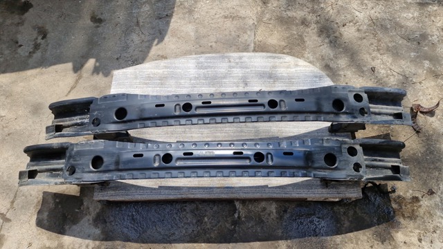 Балка бампера заднього 51127203976 BMW