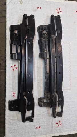Кронштейн бампера заднього, центральний 51127904979 BMW