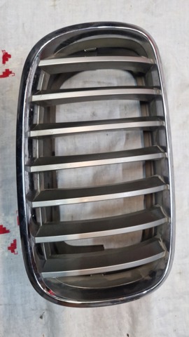 Решітка радіатора права 51137185224 BMW