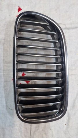 Решітка радіатора ліва 51137200727 BMW