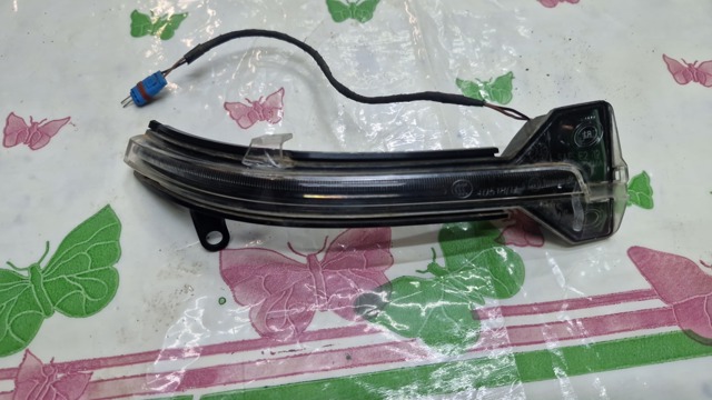 Покажчик повороту дзеркала, правий 63137308536 BMW