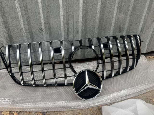 Решітка радіатора 1668880085 MERCEDES