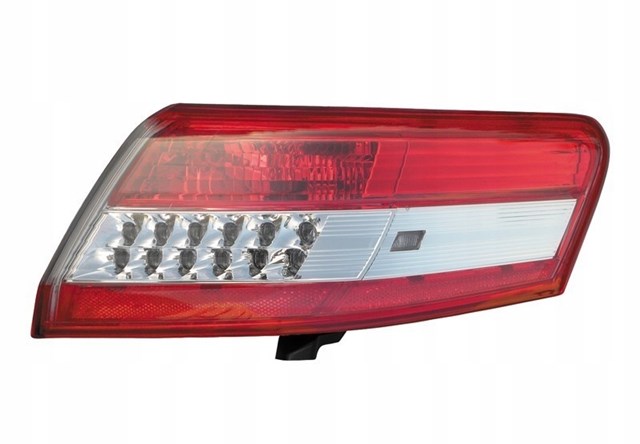 Фара задня права зовнішня 8155006340 TOYOTA