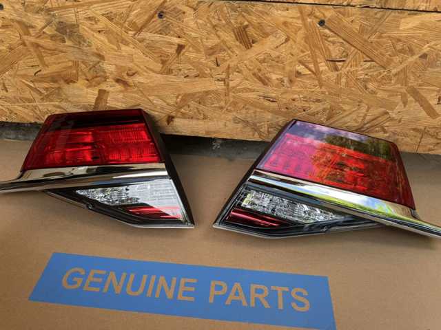 Фара задня права зовнішня 8155106660 TOYOTA
