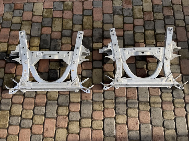 Передня балка 31106857710 BMW