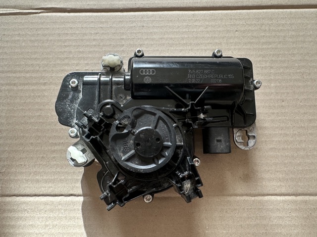 Мотор-привід відкр/закр. замку багажника/дверей 3/5-х 3V5827887C VAG