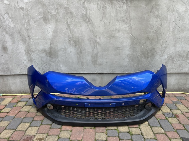 Бампер на авто 52119F4010 TOYOTA