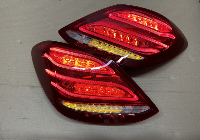 Задній правий стоп A2059060457 MERCEDES