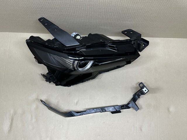 Фара передня права DFR751030 MAZDA