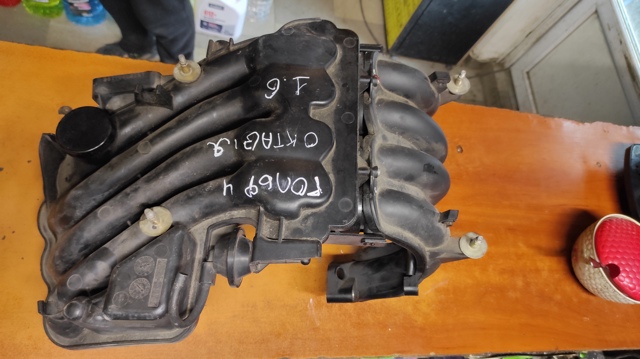 Колектор впускний нижній 06A133206H VAG