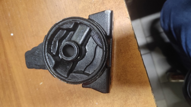 Опора двигуна задня 1237164100 TOYOTA