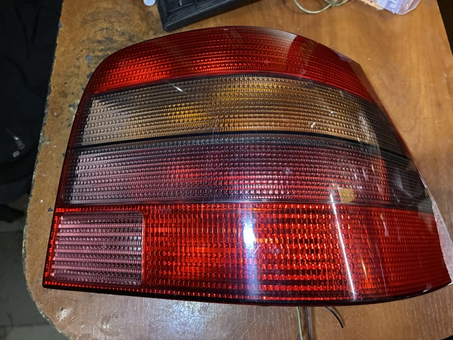 Задній правий стоп 1J6945112S VAG