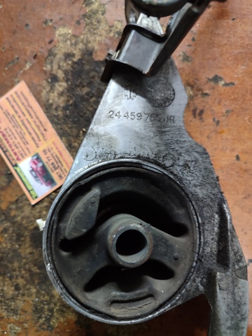 Подушка передньої опори двигуна 24459755 OPEL