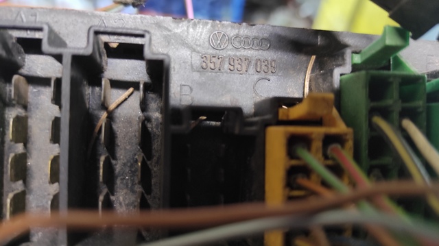 Реле запобіжників Фольксваген Гольф II