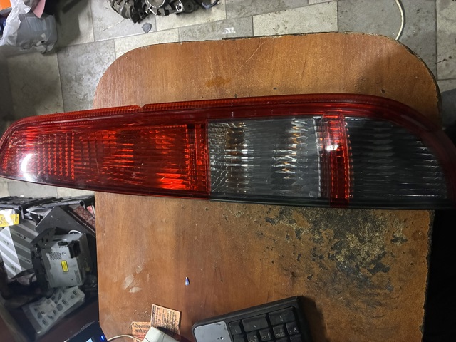 Задні ліхтарі 4M5113404F FORD
