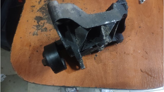 Кронштейн компресора кондиціонера 64557787319 BMW